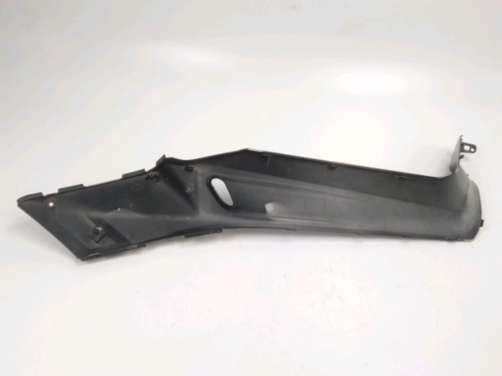 CACHE LATERAL GAUCHE