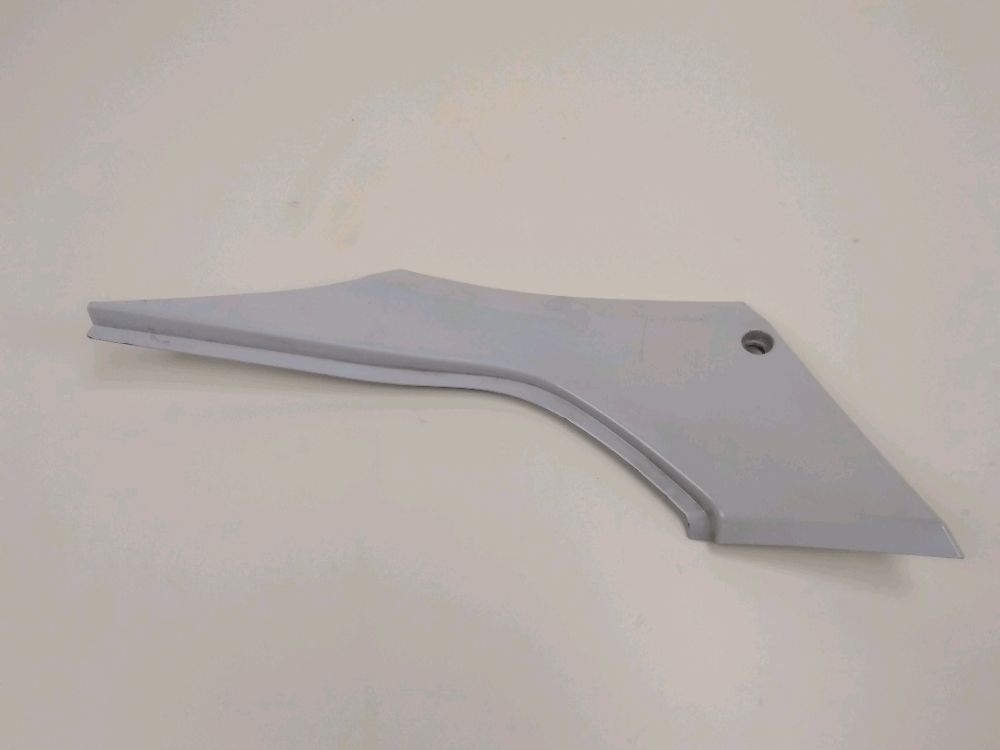 CACHE LATERAL DROIT