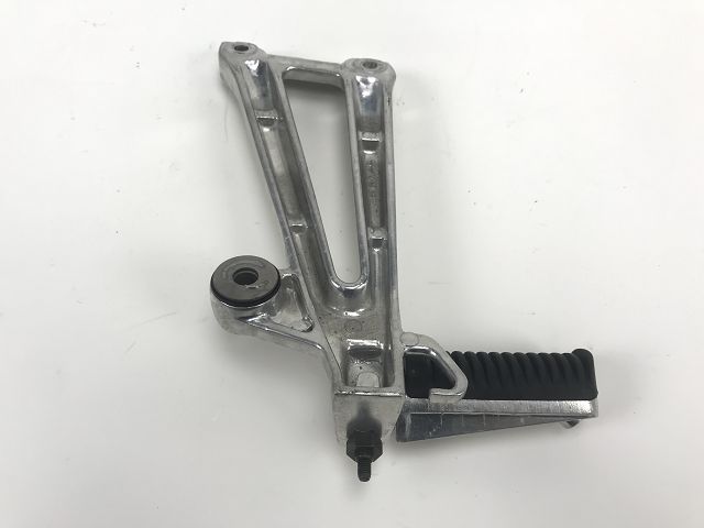 PLATINE ET REPOSE PIEDS ARRIERE DROIT