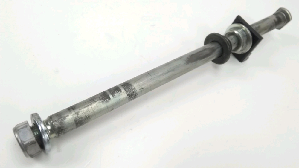Axe de roue arriere