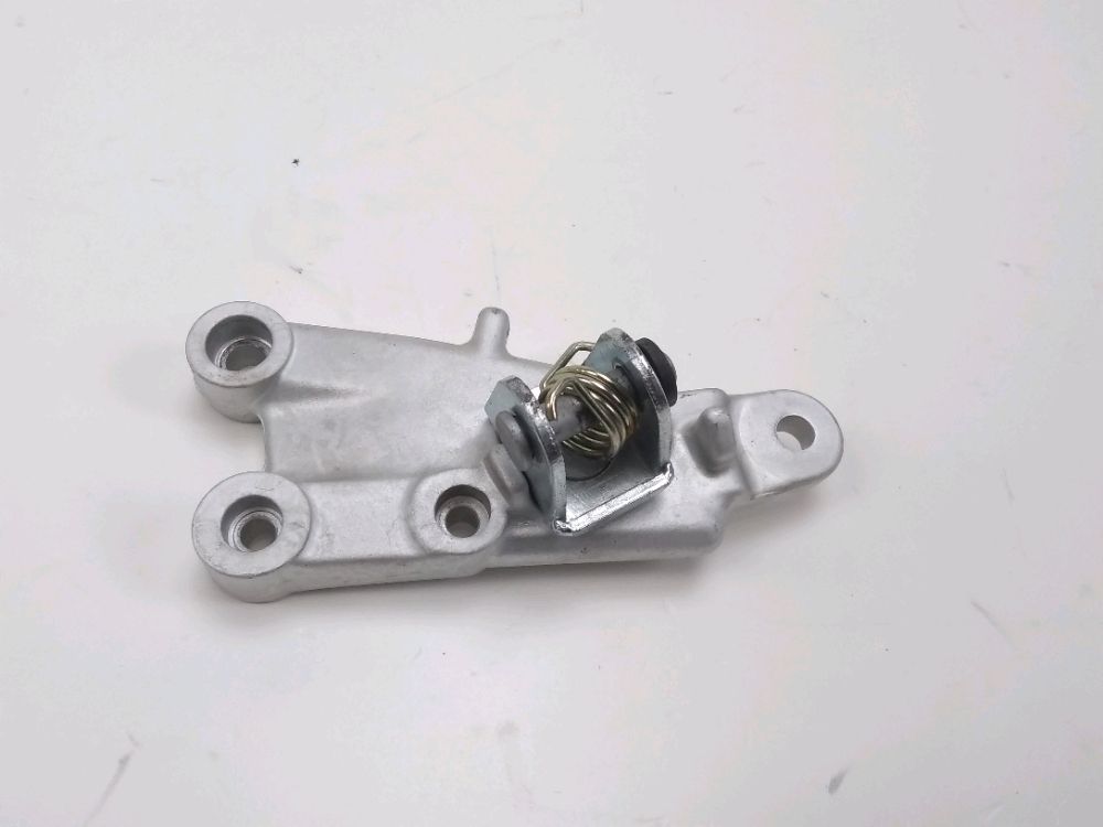 PLATINE AVANT DROITE