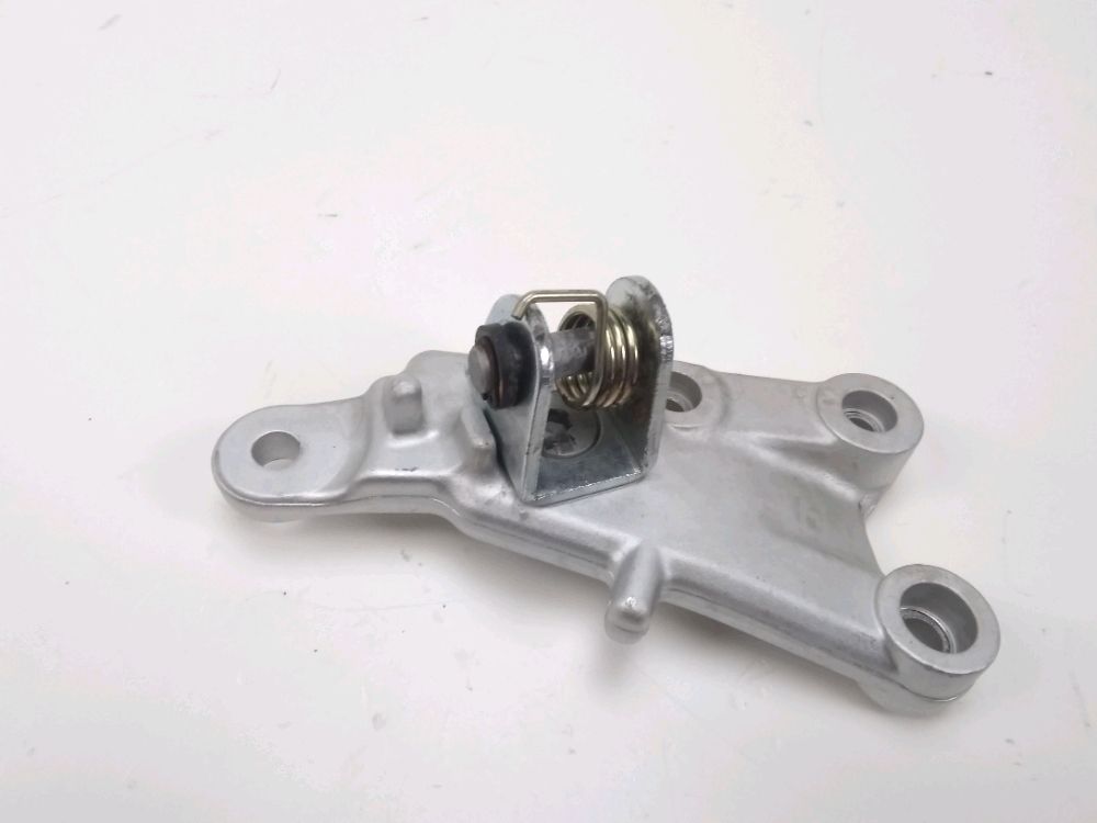 PLATINE AVANT DROITE