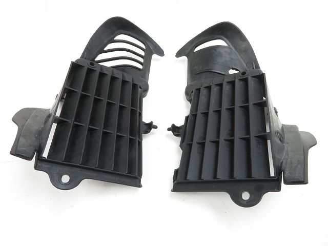 GRILLE DE RADIATEUR