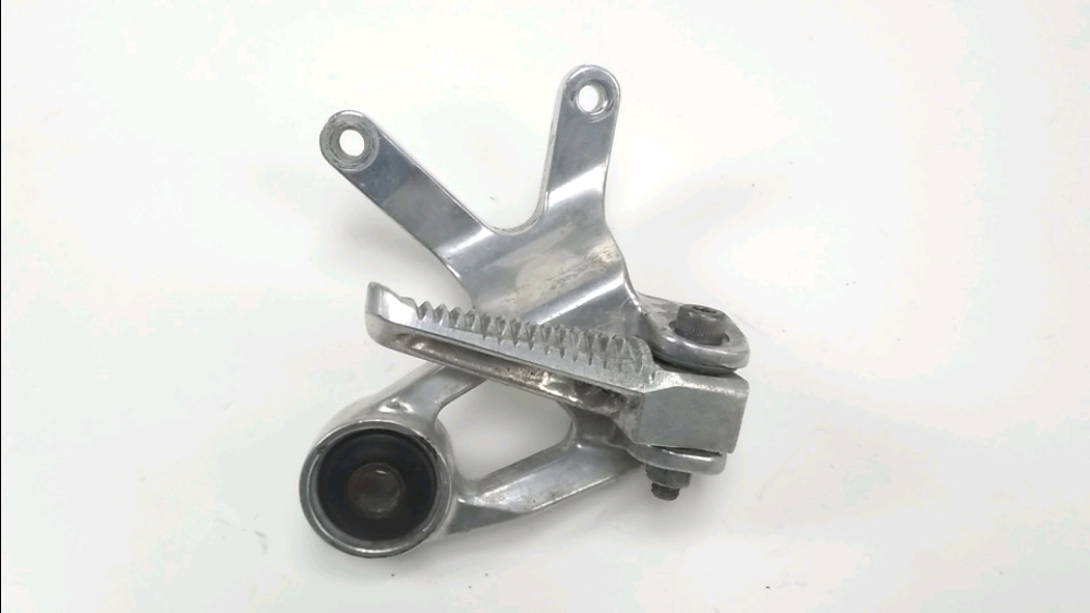 Platine et repose pieds arriere droit