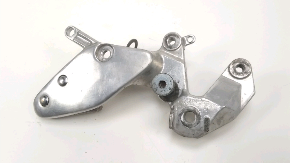 PLATINE AVANT DROITE