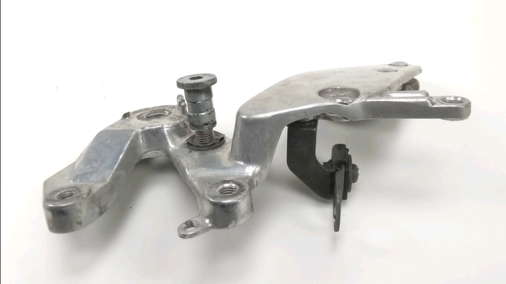 PLATINE AVANT DROITE