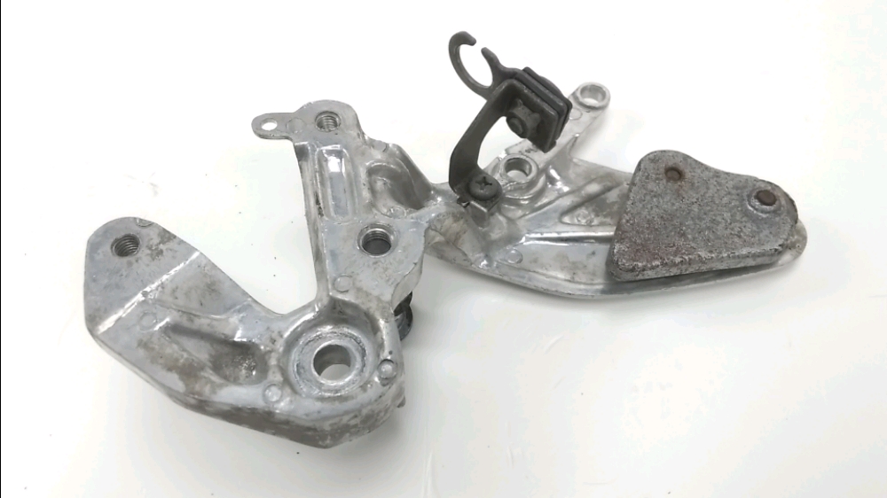 PLATINE AVANT DROITE