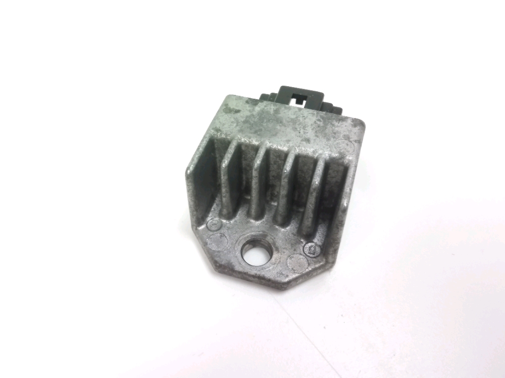 REGULATEUR DE TENSION