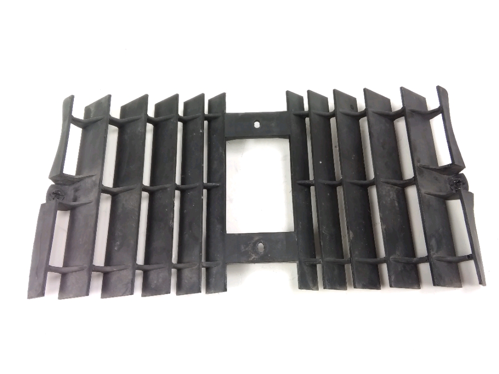 GRILLE DE RADIATEUR