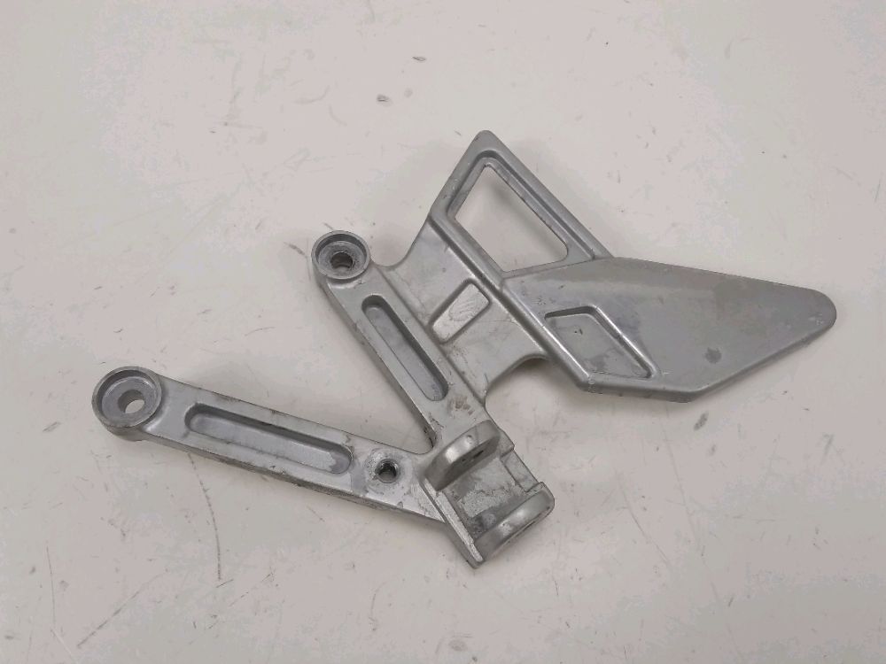 PLATINE AVANT DROITE