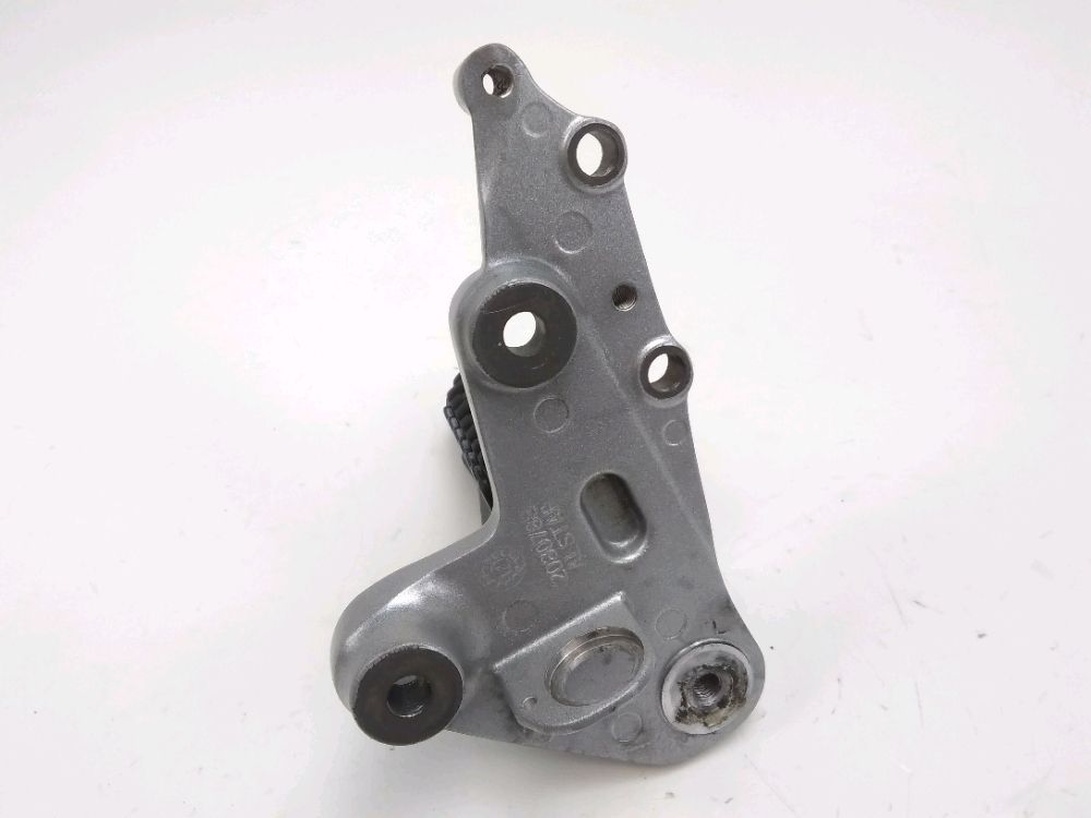 PLATINE AVANT DROITE