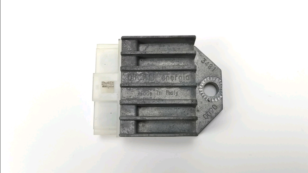 REGULATEUR DE TENSION