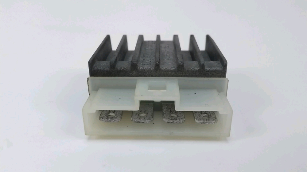 REGULATEUR DE TENSION
