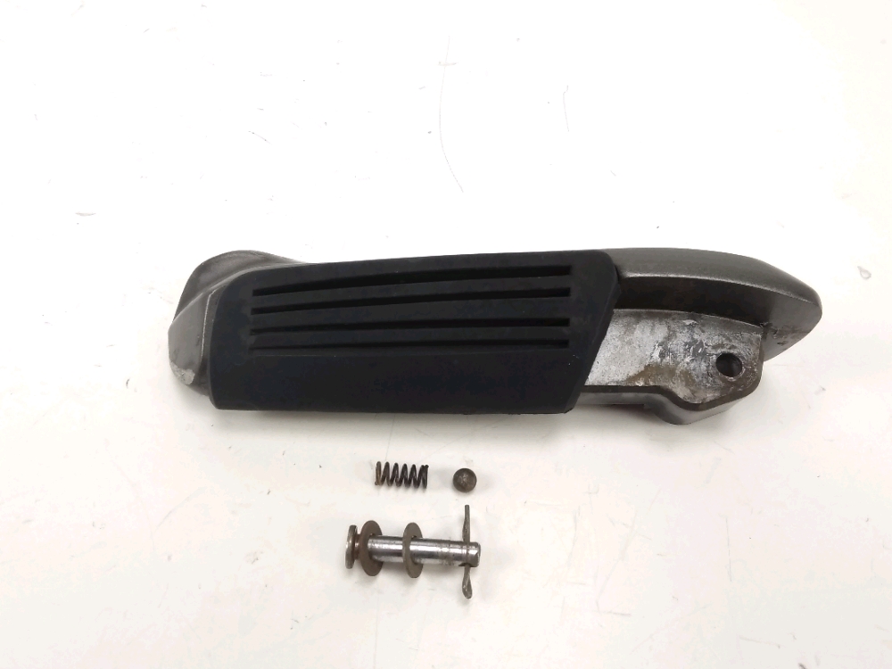 Repose pieds arriere gauche