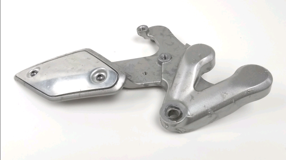 PLATINE AVANT DROITE