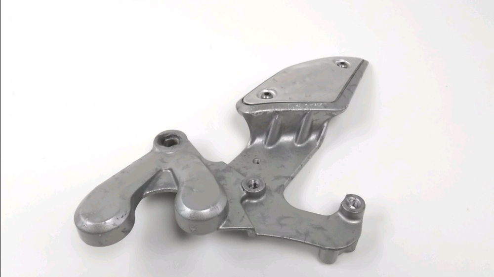 PLATINE AVANT DROITE