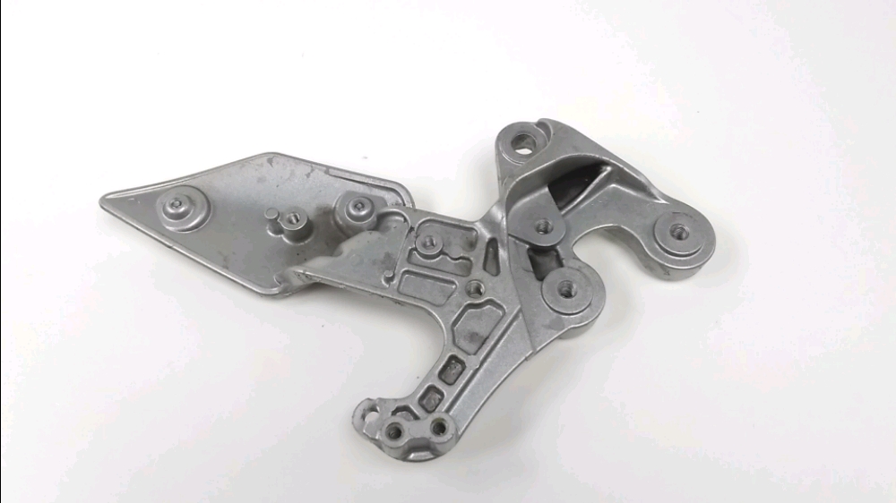 PLATINE AVANT DROITE