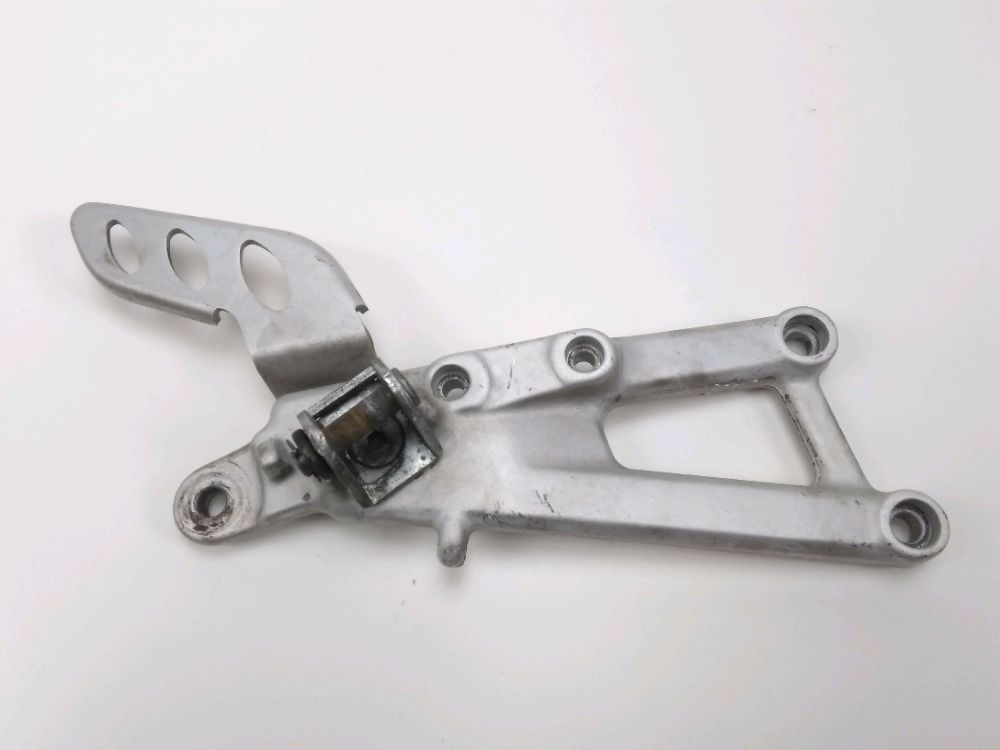 PLATINE AVANT DROITE