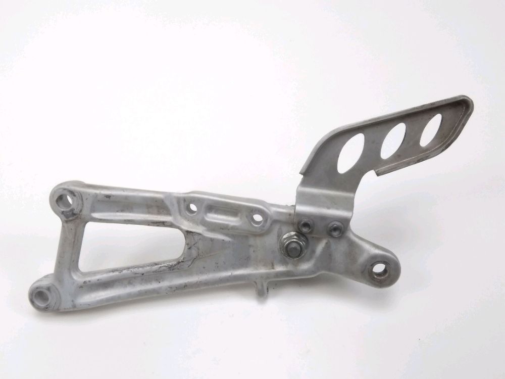 PLATINE AVANT DROITE