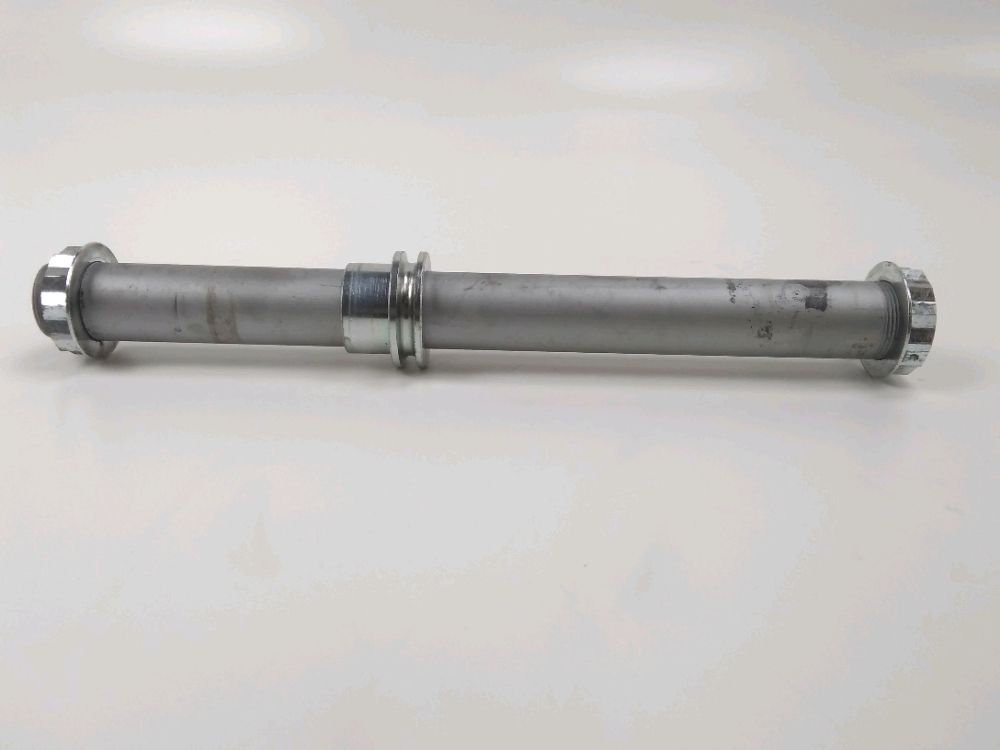AXE DE ROUE ARRIERE