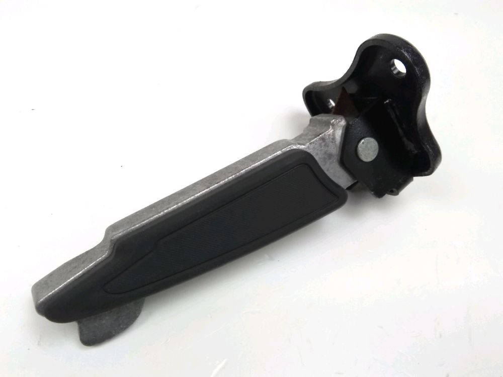 PLATINE ET REPOSE PIEDS ARRIERE DROIT