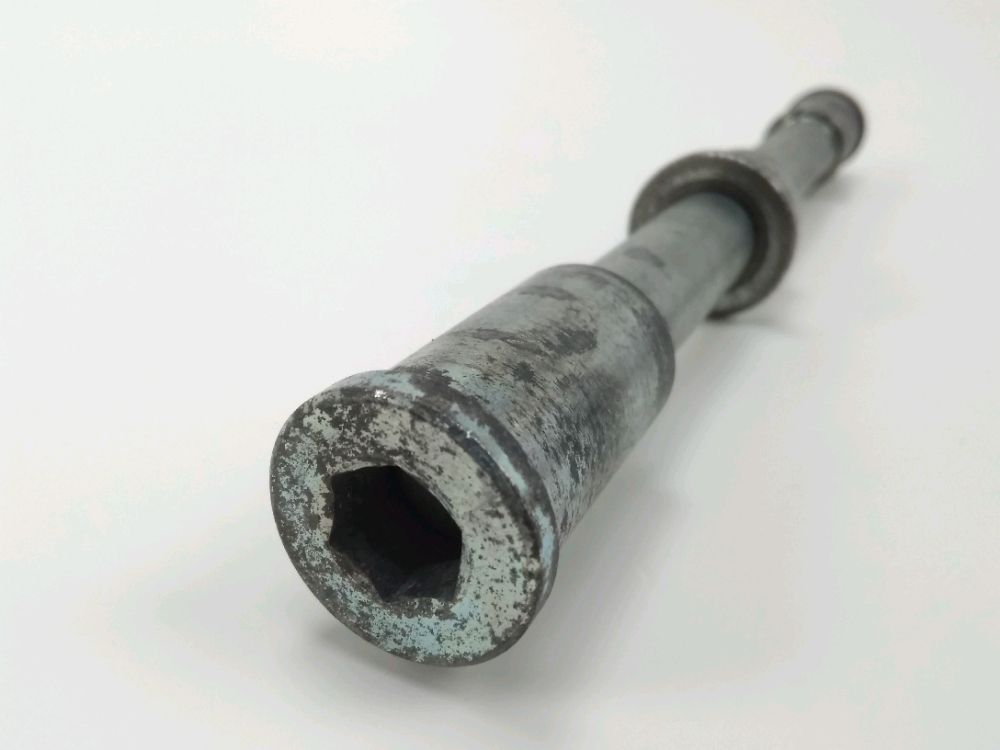 AXE DE ROUE AVANT