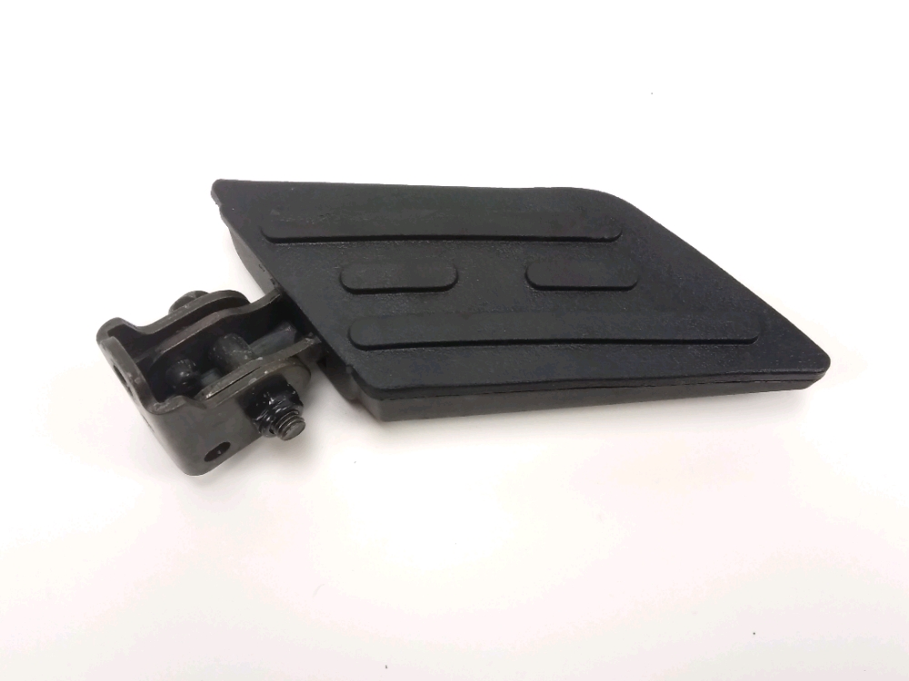 PLATINE ET REPOSE PIEDS ARRIERE DROIT