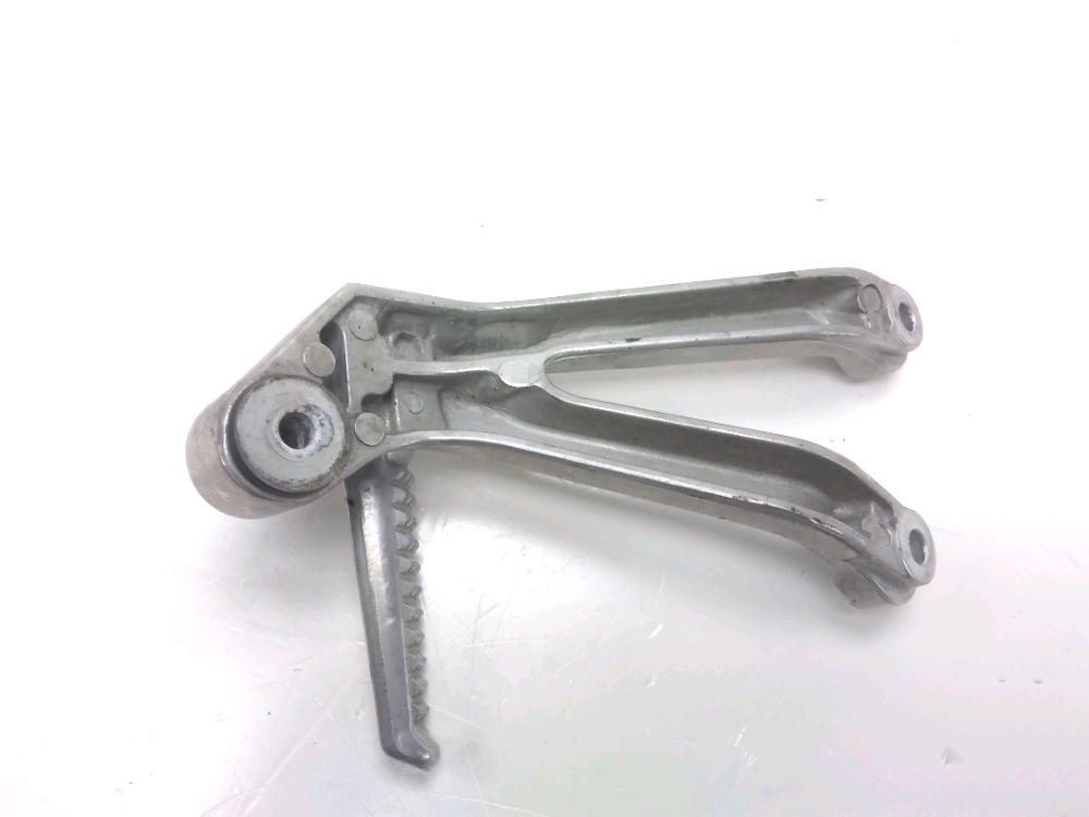 PLATINE ET REPOSE PIEDS ARRIERE DROIT