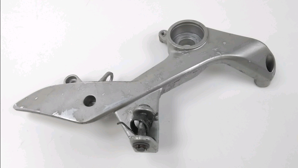 PLATINE AVANT DROITE