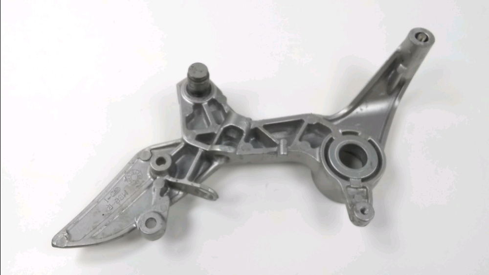 PLATINE AVANT DROITE