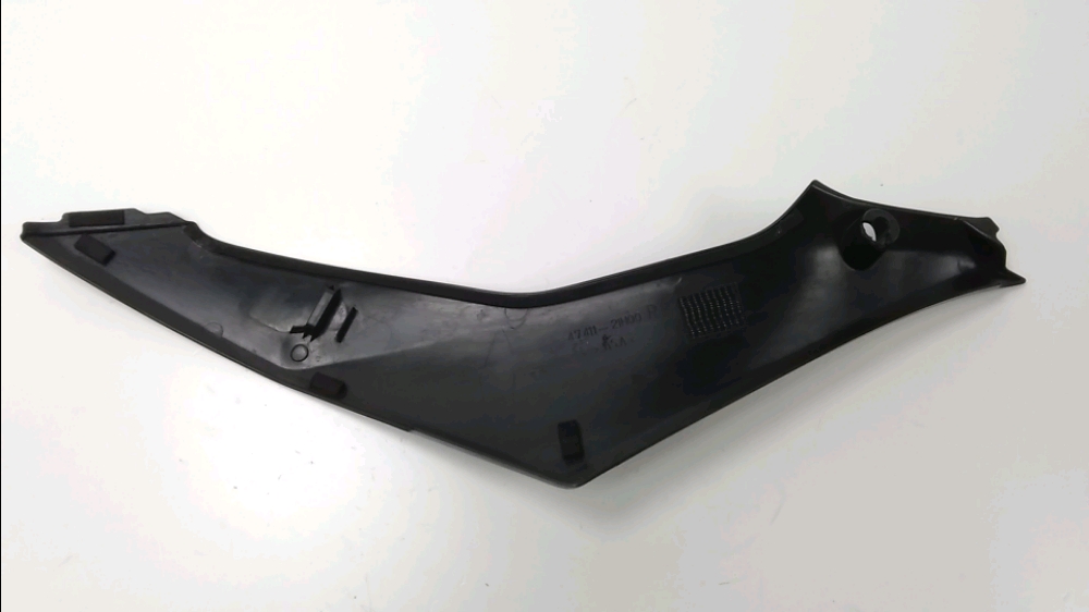 CACHE LATERAL DROIT
