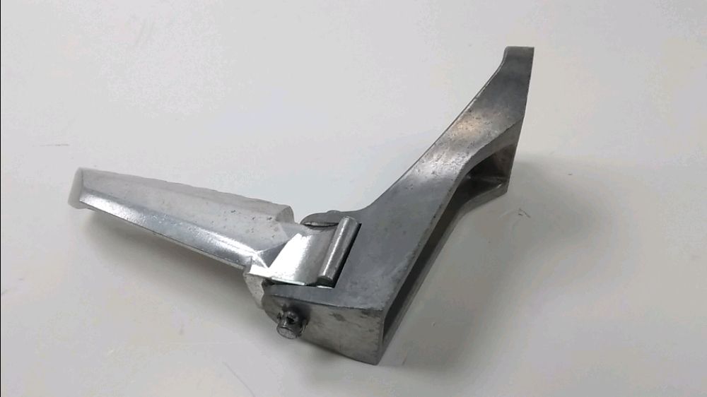 PLATINE ET REPOSE PIEDS ARRIERE DROIT