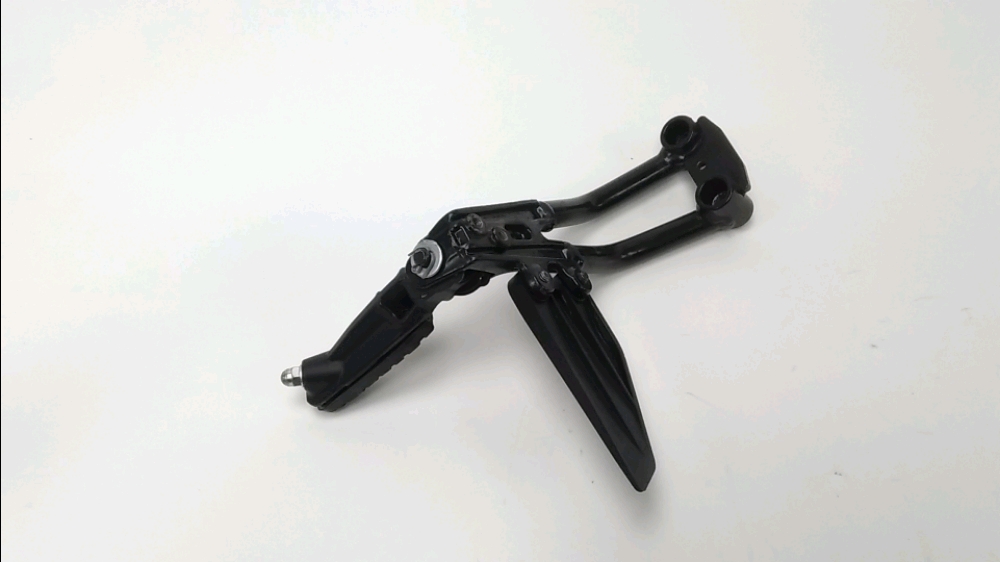 PLATINE ET REPOSE PIEDS ARRIERE DROIT