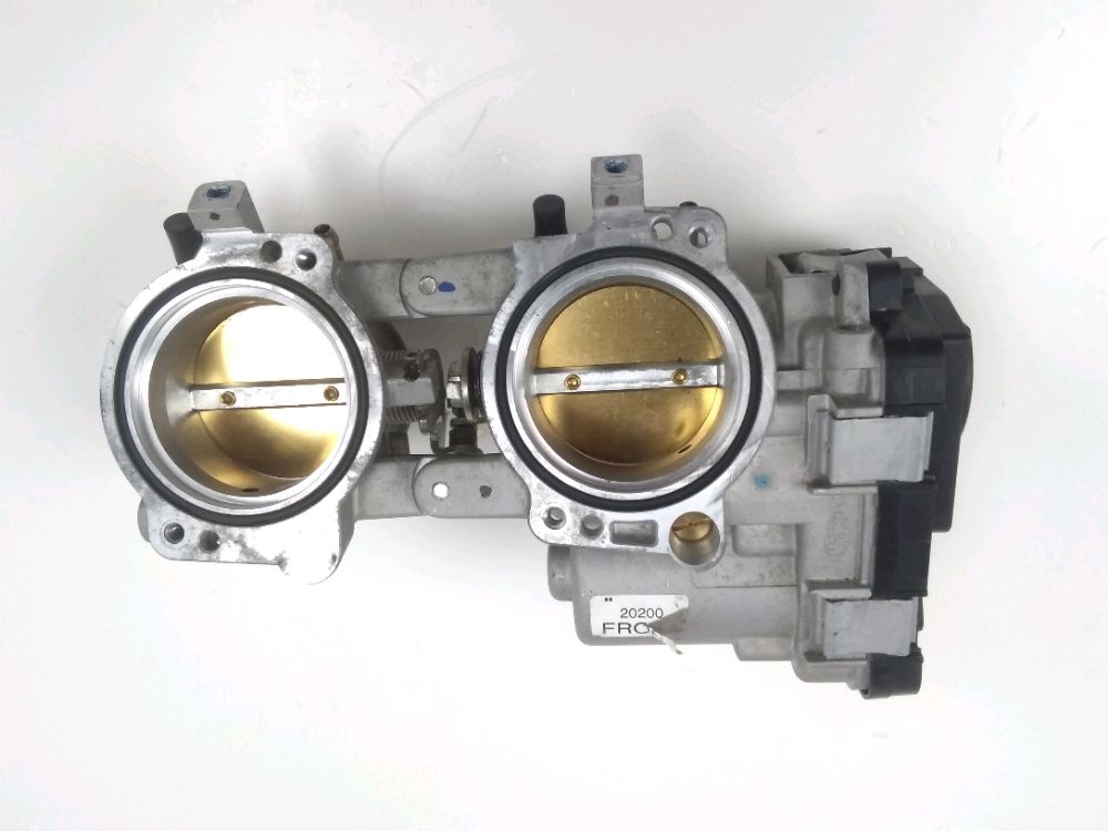 Corps d'injection droit