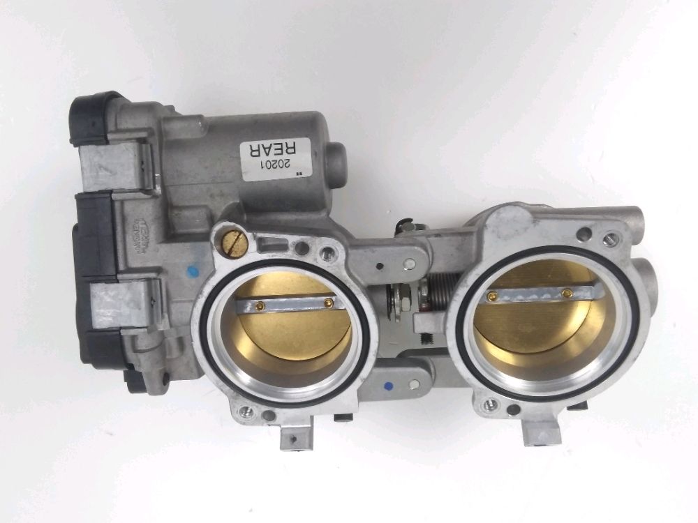 Corps d'injection gauche