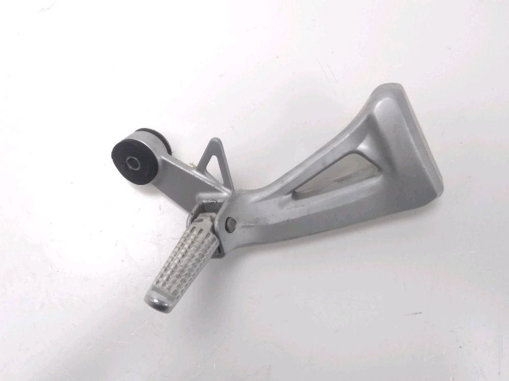 PLATINE ET REPOSE PIEDS ARRIERE DROIT