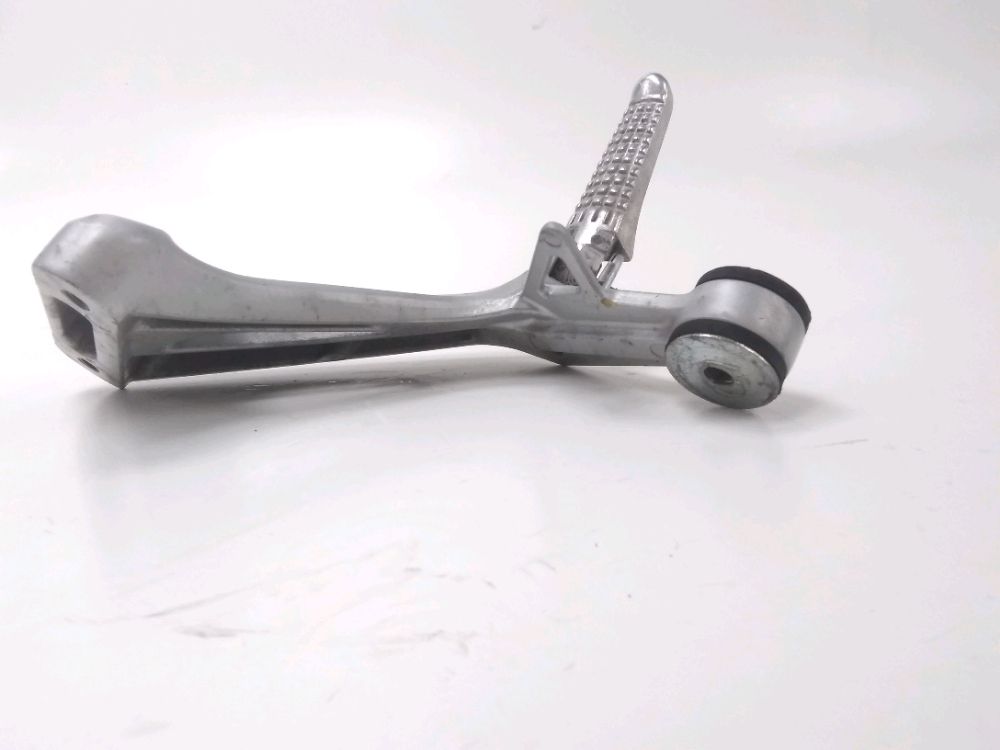 PLATINE ET REPOSE PIEDS ARRIERE DROIT