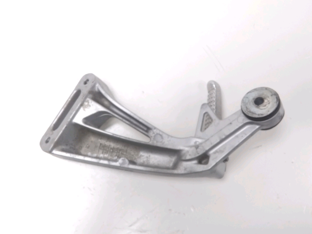 PLATINE ET REPOSE PIEDS ARRIERE DROIT