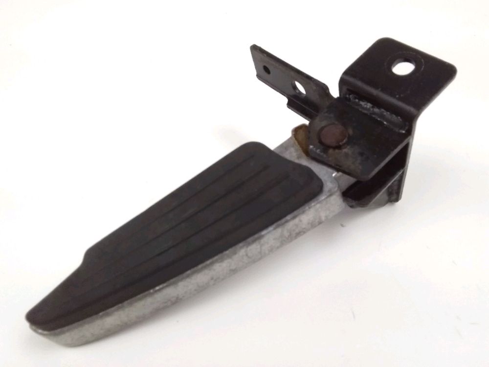 Repose pieds arriere droit