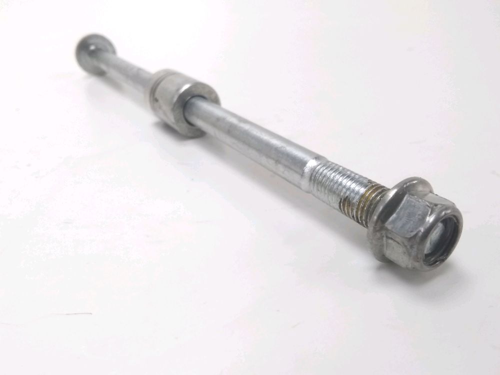 AXE DE ROUE AVANT