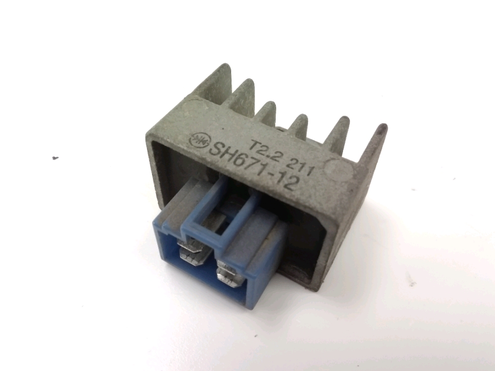 REGULATEUR DE TENSION