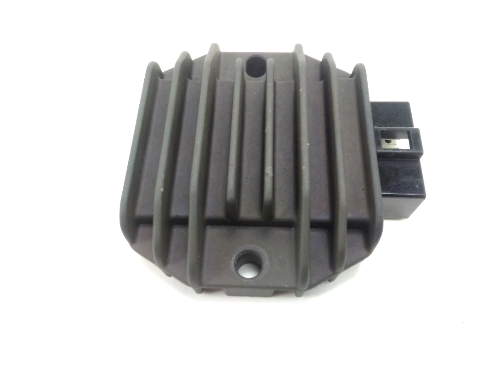 REGULATEUR DE TENSION