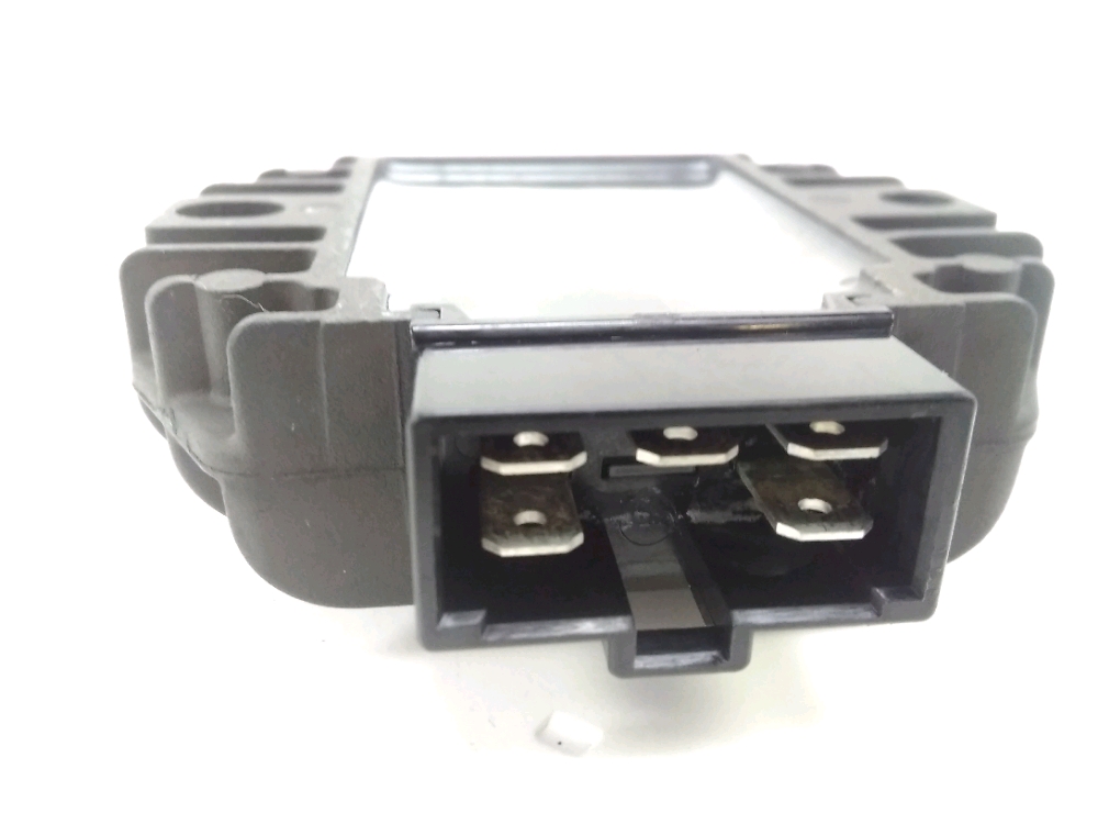 REGULATEUR DE TENSION