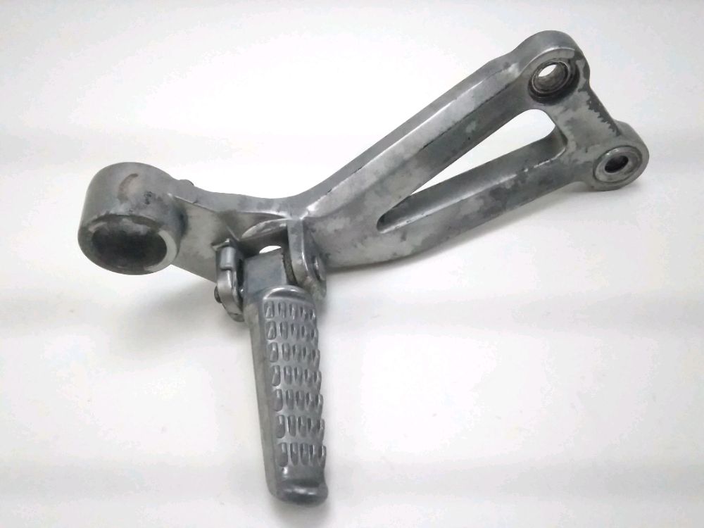 Platine et repose pieds arriere droit