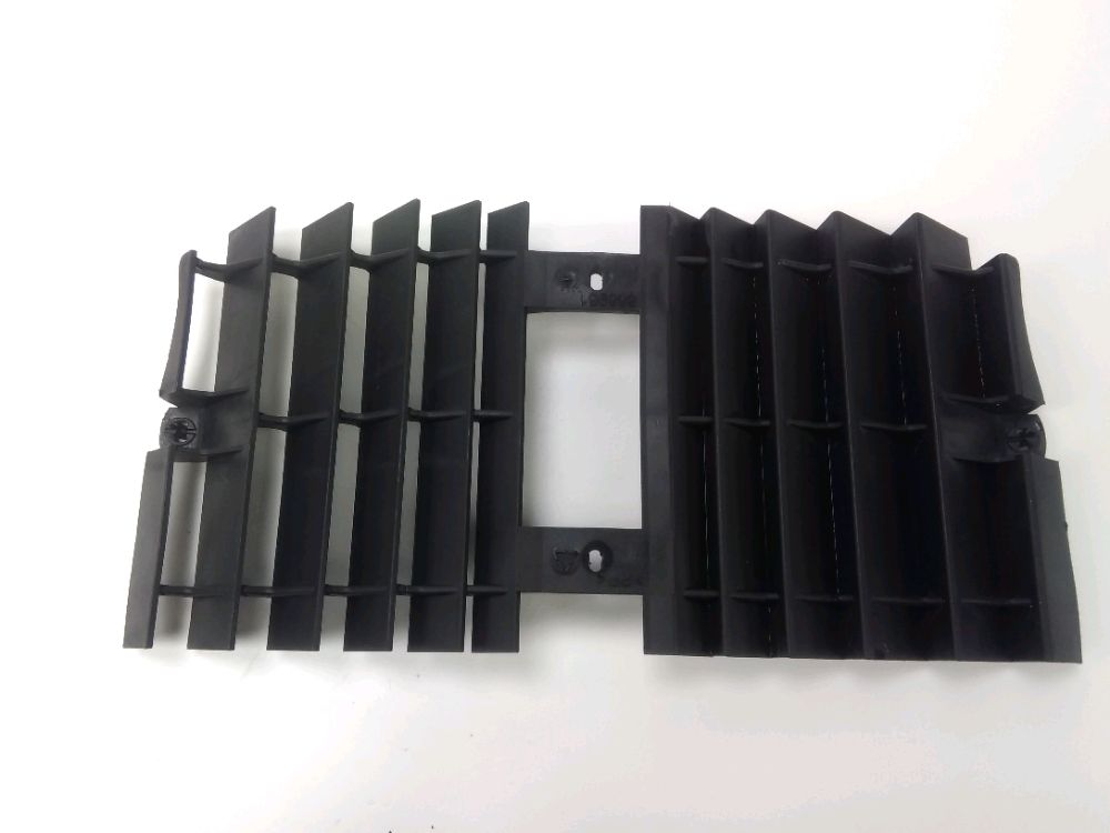 GRILLE DE RADIATEUR