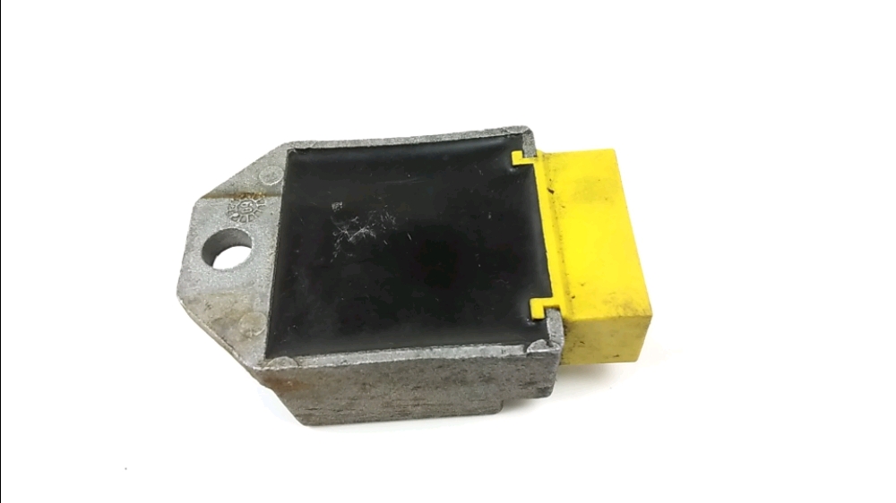 REGULATEUR DE TENSION