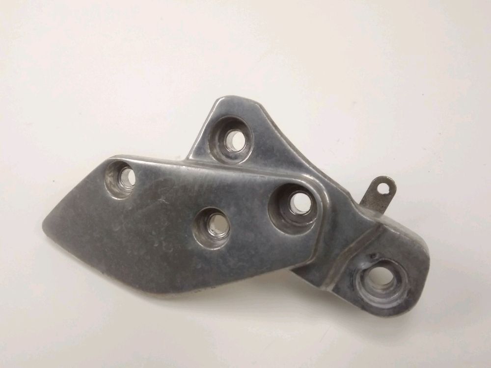 PLATINE AVANT DROITE