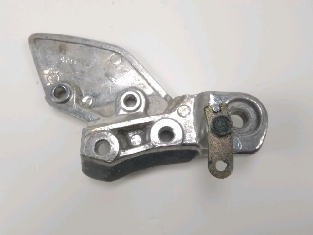 PLATINE AVANT DROITE