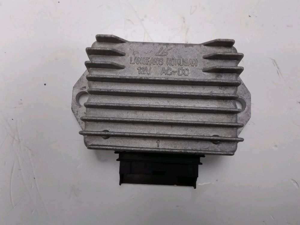 REGULATEUR DE TENSION