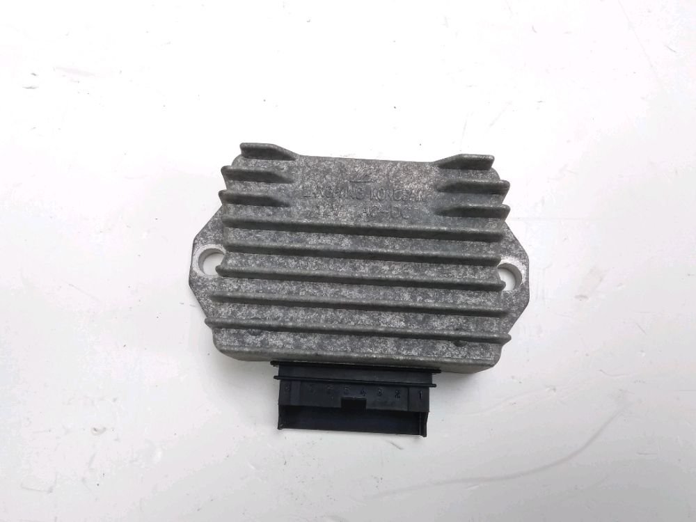 REGULATEUR DE TENSION